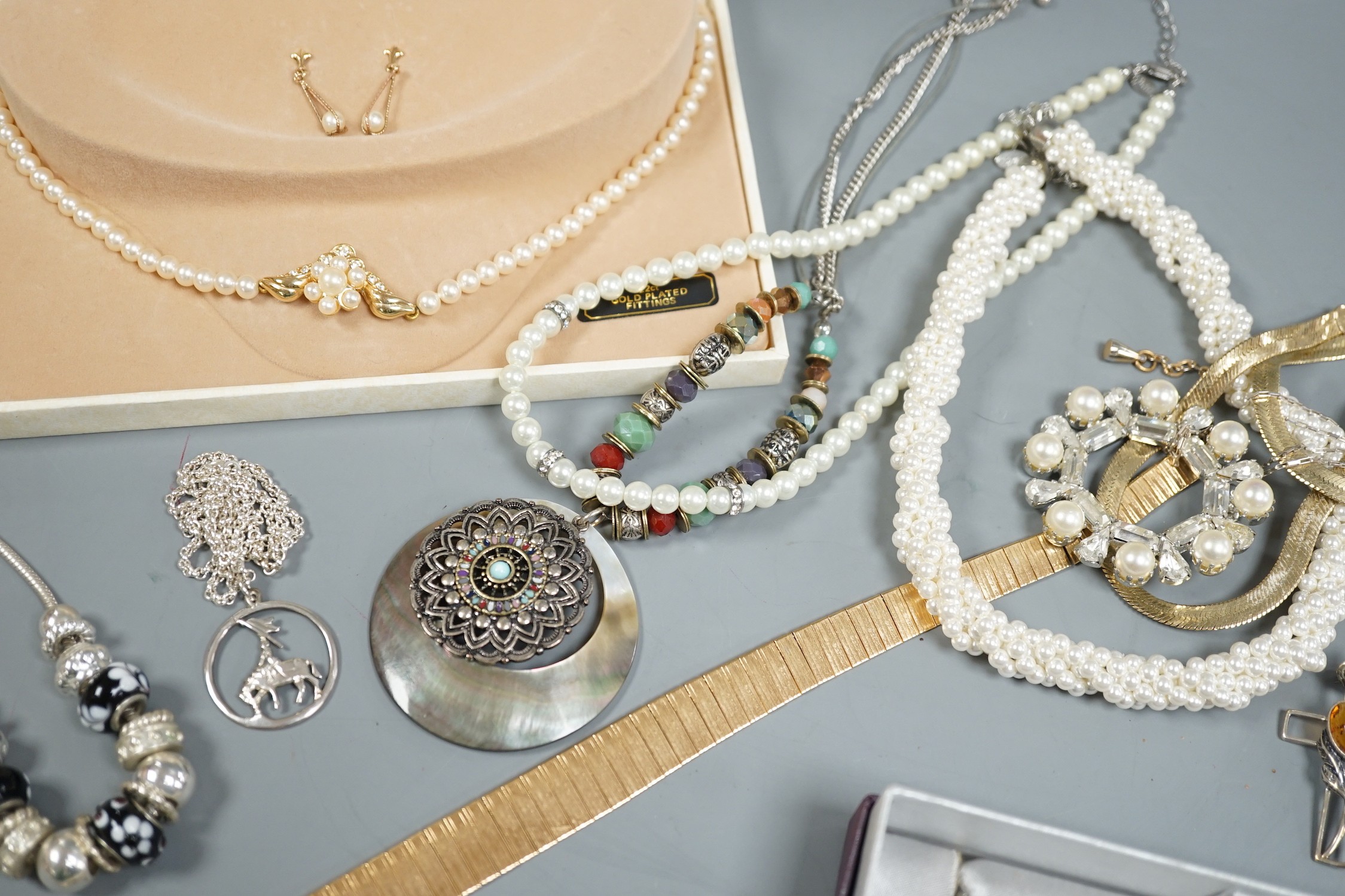 A quantity of assorted mainly modern costume jewellery and a group of coins including commemorative.